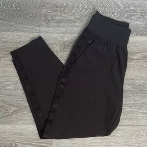 NWOT Athleta Slim Tapered Brown Cropped Pants - Size 4